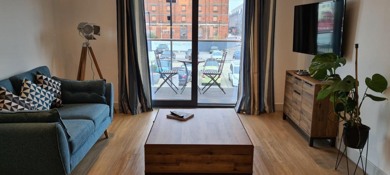 Luxury 1 Bedroom Waterside Apartment In Gloucester Docks Kültér fotó